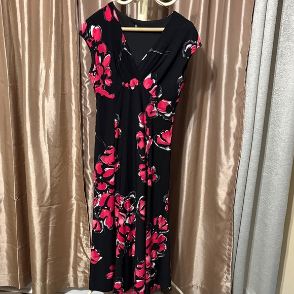 Dresses & Skirts - Elegant Black and Pink Floral Dress